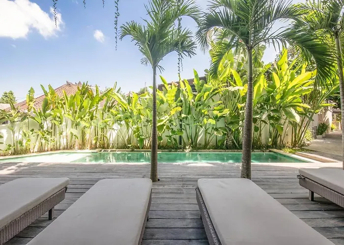Exquisite 1-Br Loft Art Deco Charm Shared Pool
