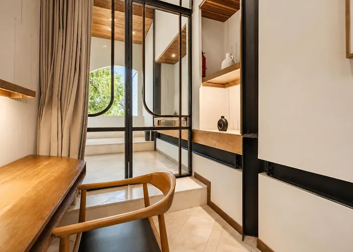Opulent 1-Br Loft With Art Deco Shared Pool *
