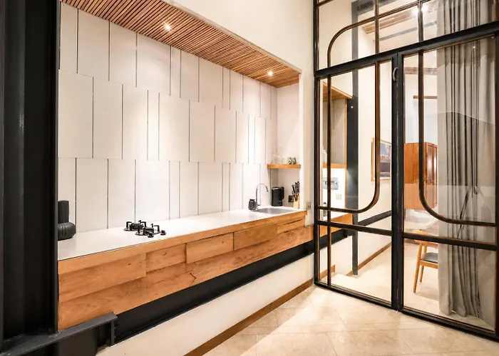 Exquisite 1-Br Loft Art Deco Charm Shared Pool アパート チャングー